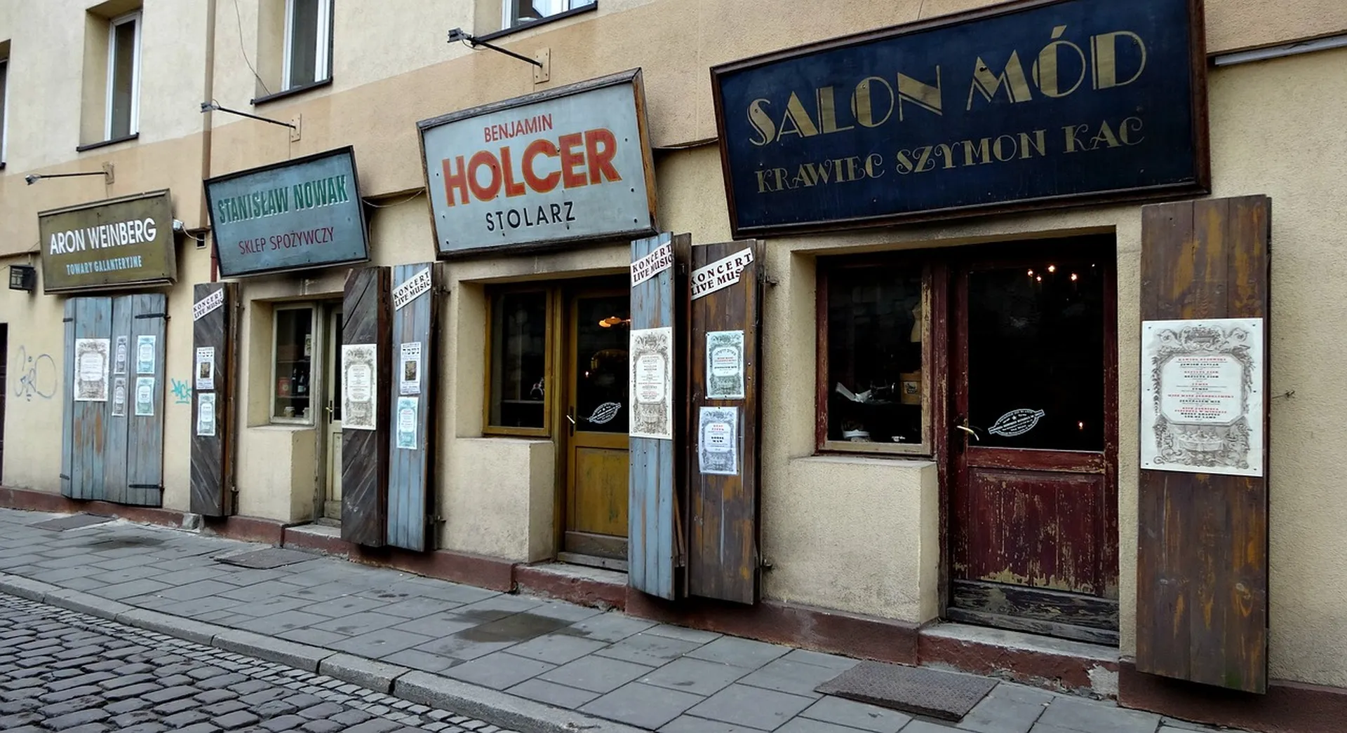 High Synagogue exterior on a narrow Kazimierz street