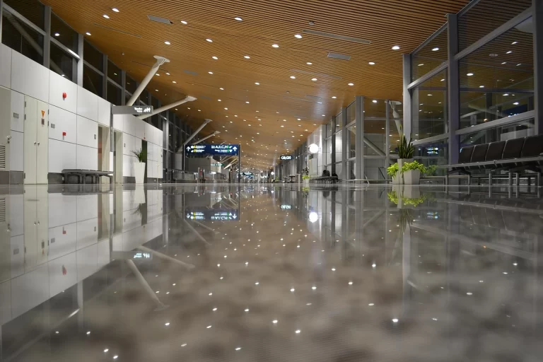 Kraków Balice airport exterior, where to exchange money